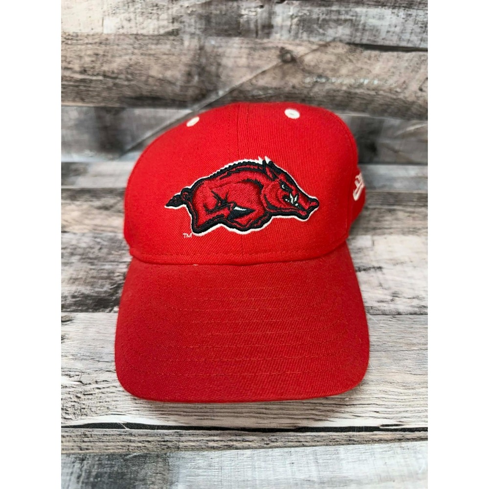 Vintage New‎ Era Concealer Arkansas Razorbacks Fitted Hat NCAA 7 1/8 Red